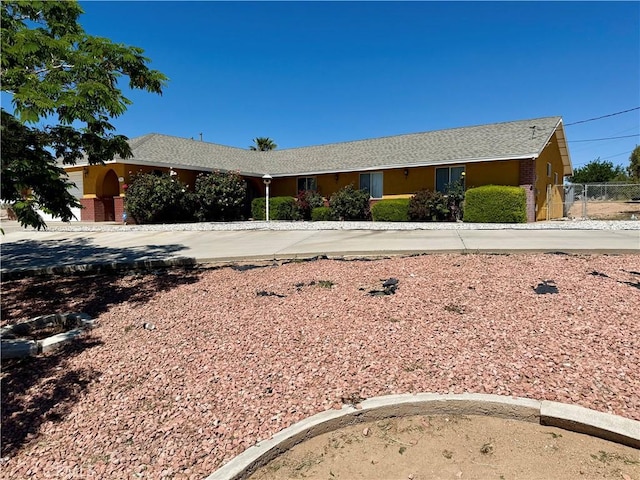 7218 Dalscote St, Hesperia, CA 92345 - ranch-style home with curved driveway