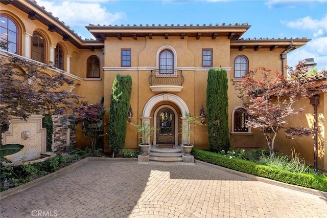 367 Monterey Pines Dr, Arcadia, CA 91006 - mediterranean / spanish-style house featuring stucco siding and curved driveway