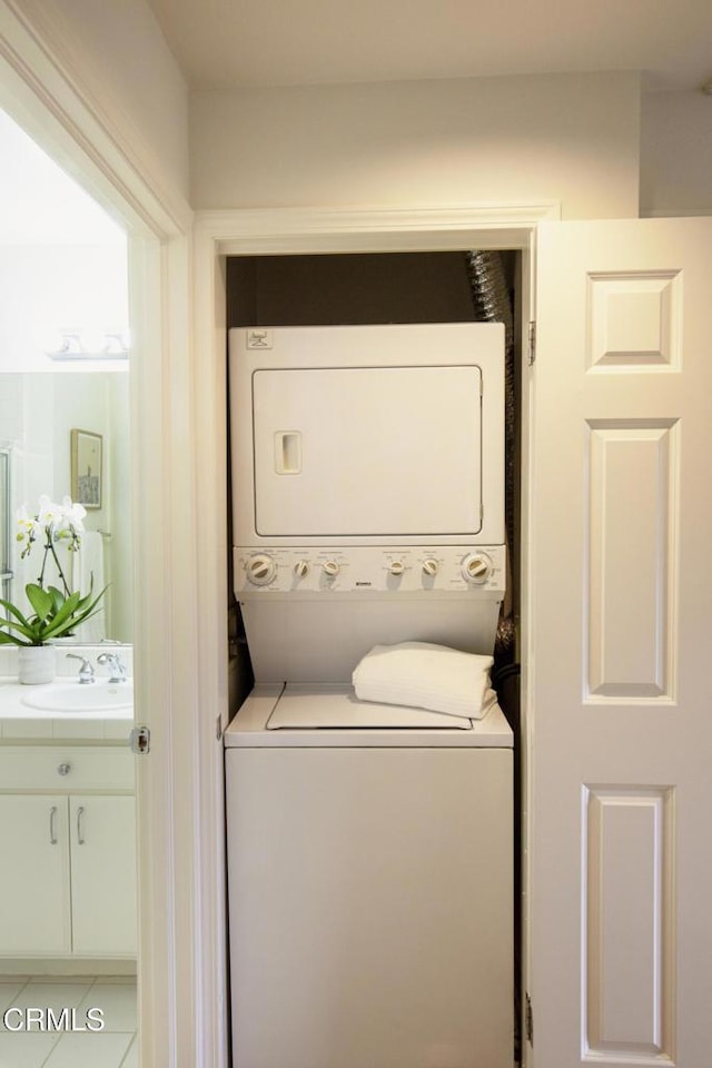 12603 Moorpark St Unit 303, Studio City, CA 91604 - laundry area with stacked washing machine and dryer and a sink