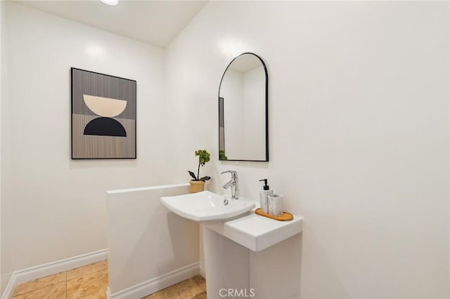 3336 Villa Mesa Rd, Pasadena, CA 91107 - bathroom with baseboards and a sink