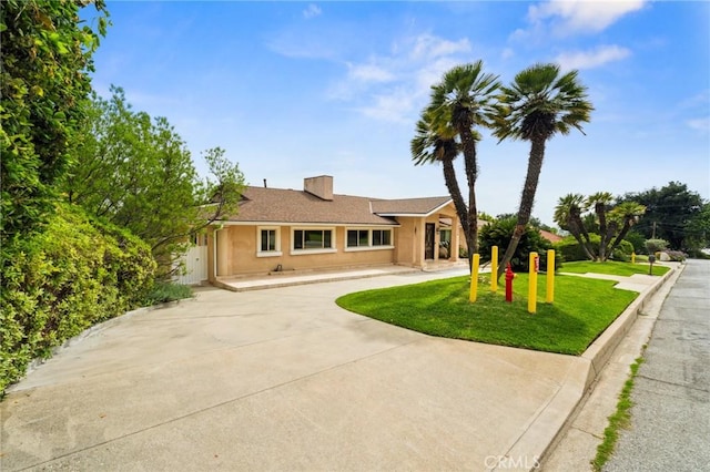 3336 Villa Mesa Rd, Pasadena, CA 91107 - ranch-style home featuring stucco siding, concrete driveway, and a front lawn