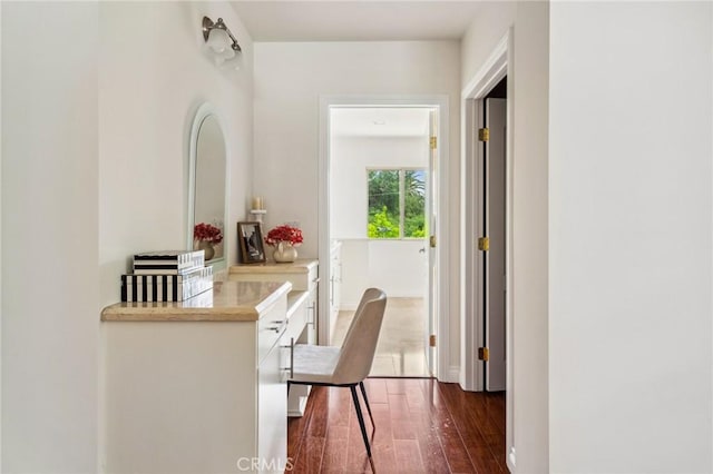 3336 Villa Mesa Rd, Pasadena, CA 91107 - hallway featuring dark wood finished floors
