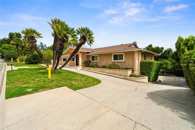3336 Villa Mesa Rd, Pasadena, CA 91107 - view of front of property featuring stucco siding and a front yard