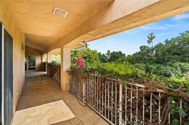 3336 Villa Mesa Rd, Pasadena, CA 91107 - balcony featuring a patio