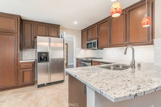 kitchen with stainless steel appliances, a sink, tasteful backsplash, a peninsula, and recessed lighting