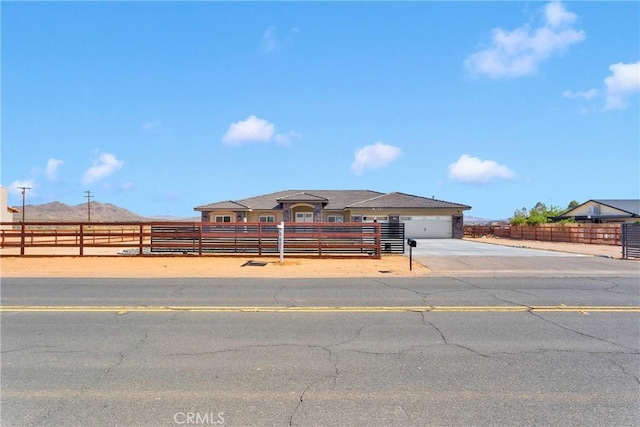 21192 Zuni Rd, Apple Valley, CA 92307 - view of front facade featuring a mountain view and driveway