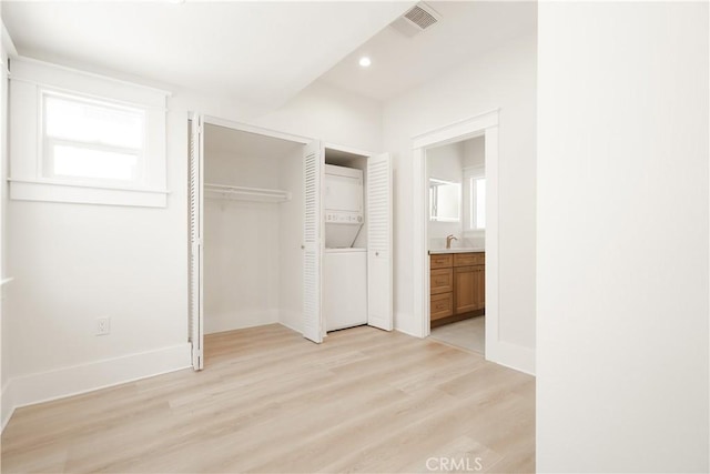 247 S Benton Way, Los Angeles, CA 90057 - unfurnished bedroom with stacked washer / drying machine, light wood-type flooring, a sink, baseboards, and recessed lighting