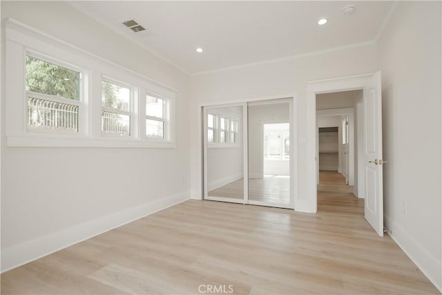247 S Benton Way, Los Angeles, CA 90057 - unfurnished bedroom featuring light wood finished floors, baseboards, ornamental molding, a closet, and recessed lighting