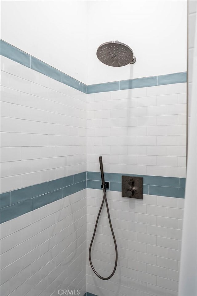 14027 Wyandotte St, Van Nuys, CA 91405 - bathroom with a tile shower