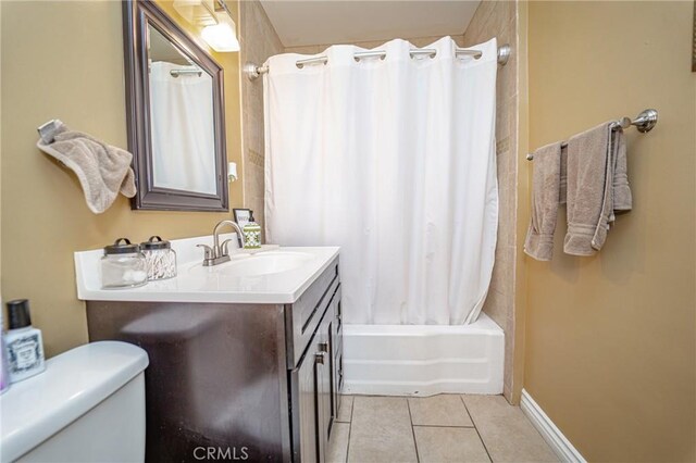 824 S Fenimore Ave, Covina, CA 91723 - full bathroom featuring tile patterned flooring, toilet, vanity, shower / tub combo with curtain, and baseboards