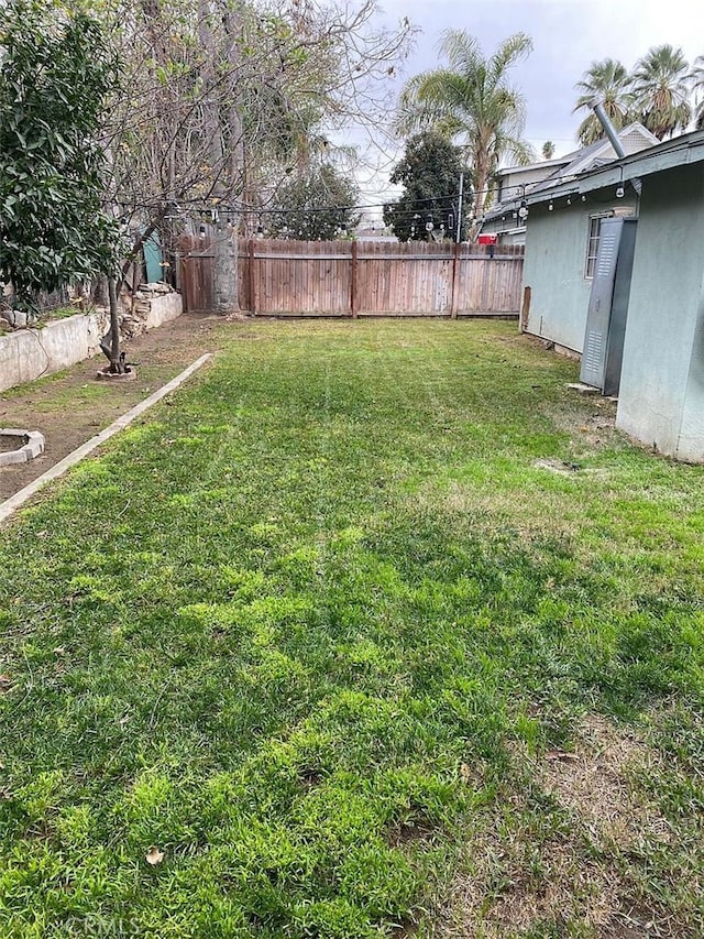 3352 Franklin Ave, Riverside, CA 92507 - view of yard