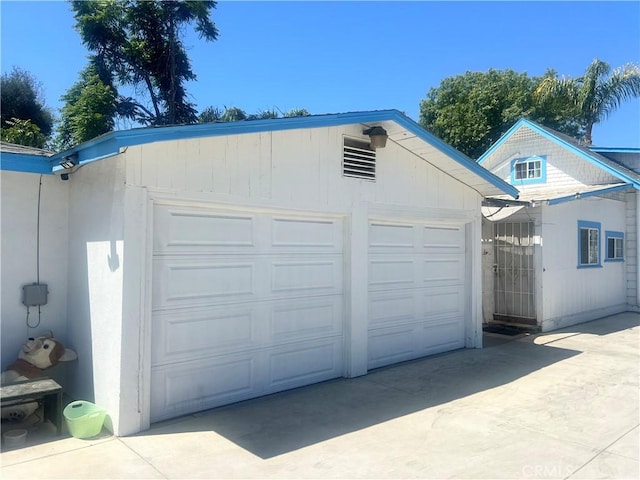 3352 Franklin Ave, Riverside, CA 92507 - view of garage