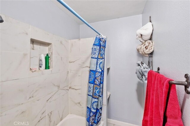 260 Pierce Ave, Barstow, CA 92311 - full bathroom with shower / tub combo with curtain