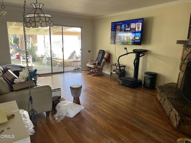 living room with ornamental molding, wood finished floors, and baseboards