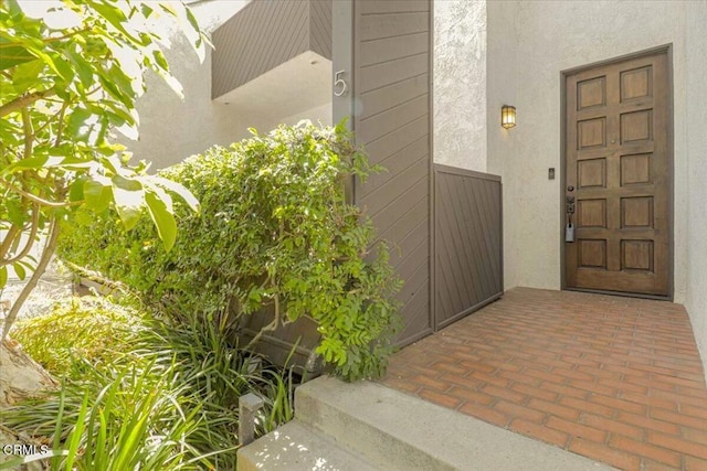 10720 Ohio Ave Unit 5, Los Angeles, CA 90024 - doorway to property with stucco siding