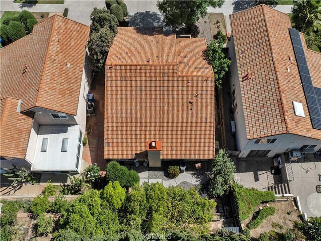 aerial view of property and surrounding area