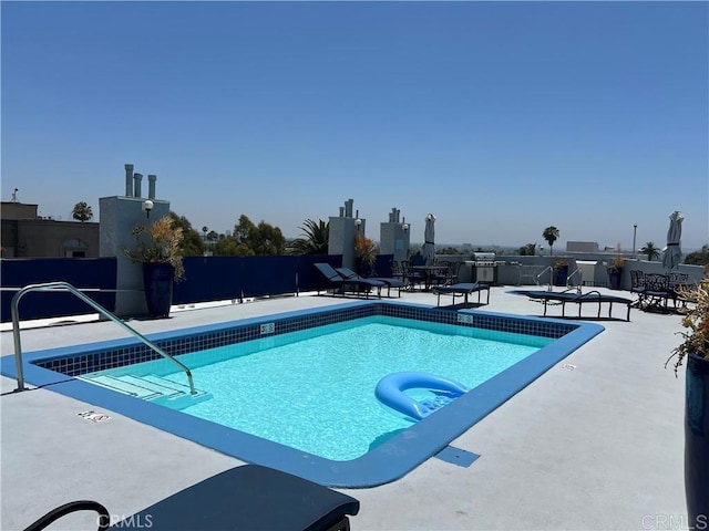 1355 N Sierra Bonita Ave Unit 204, West Hollywood, CA 90046 - community pool with a patio