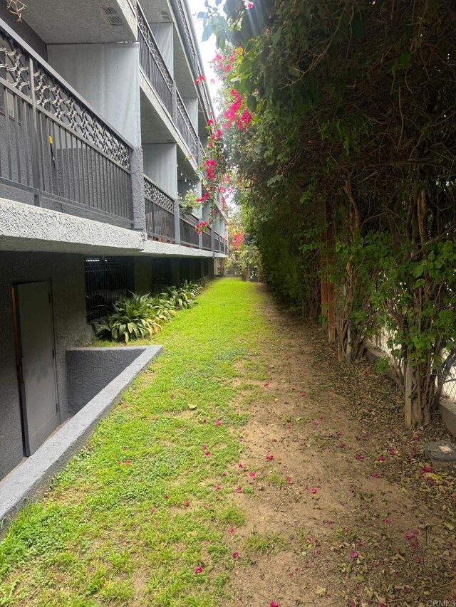 1355 N Sierra Bonita Ave Unit 204, West Hollywood, CA 90046 - view of grassy yard