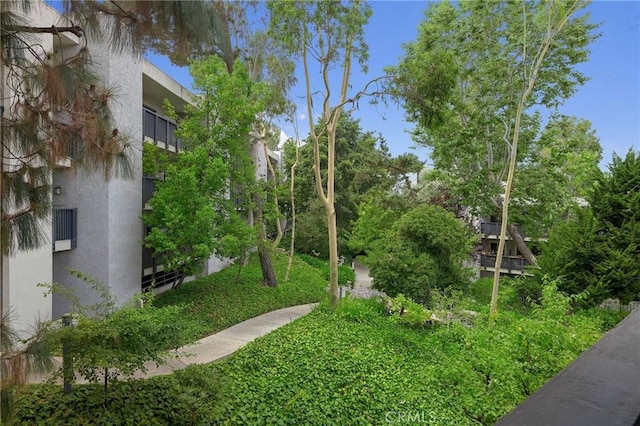 3602 W Estates Ln Unit 306, Rolling Hills Estates, CA 90274 - view of yard with a balcony