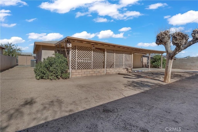 560 E Mountain View St, Barstow, CA 92311 - view of front of property with fence and cooling unit