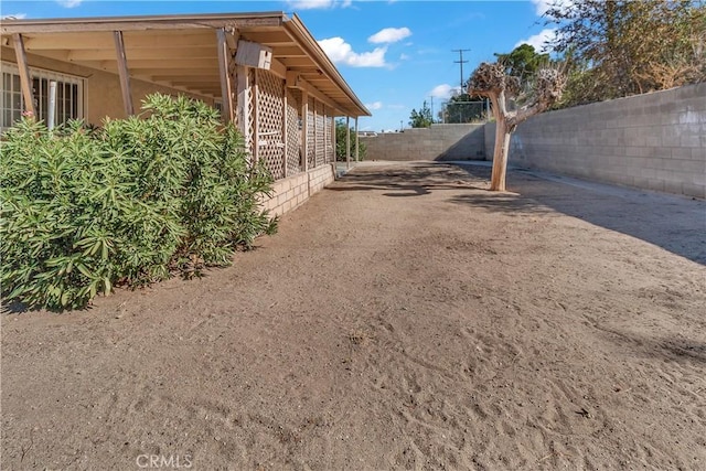 560 E Mountain View St, Barstow, CA 92311 - view of yard with fence