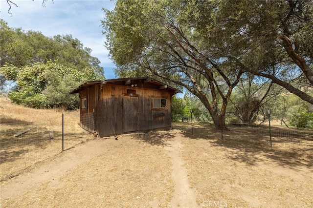 42490 Ranger Circle Way, Coarsegold, CA 93614 - view of outdoor structure featuring dirt driveway