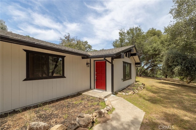 42490 Ranger Circle Way, Coarsegold, CA 93614 - doorway to property featuring a lawn and roof with shingles