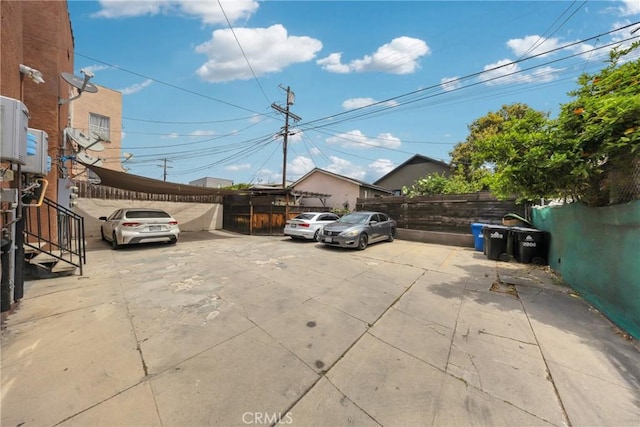2006 S Harcourt Ave, Los Angeles, CA 90016 - view of parking