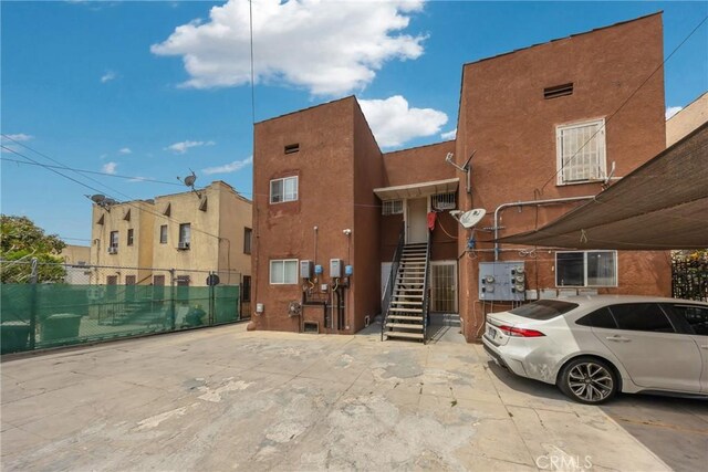 2006 S Harcourt Ave, Los Angeles, CA 90016 - view of building exterior featuring stairway