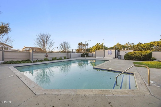 2328 N H St, Oxnard, CA 93036 - community pool with a fenced backyard