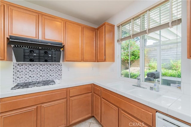 15752 Mimosa Ct, Fontana, CA 92336 - kitchen with white appliances, backsplash, a sink, and range hood