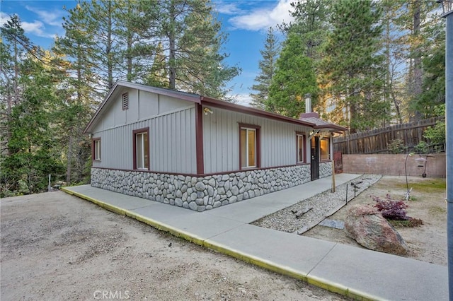 32159 Cove Cir, Running Springs, CA 92382 - view of front facade with stone siding