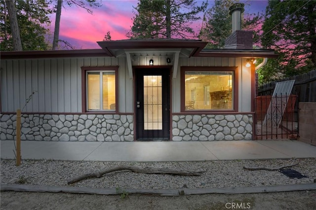 32159 Cove Cir, Running Springs, CA 92382 - view of front facade featuring a chimney