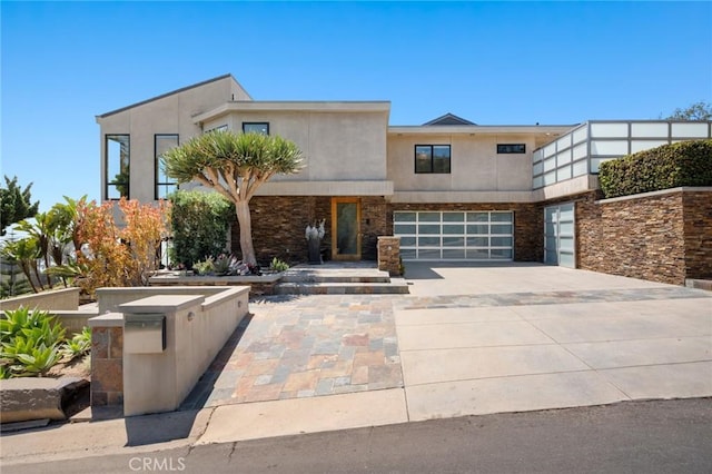 31532 Valido Rd, Laguna Beach, CA 92651 - contemporary home featuring concrete driveway, stucco siding, and a garage