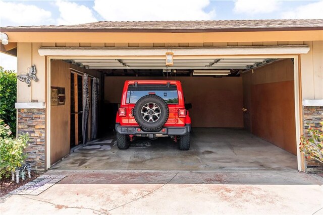 19264 Casmalia St, Rialto, CA 92377 - garage with concrete driveway