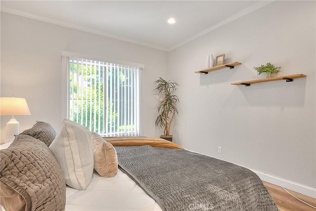 living area featuring ornamental molding, light wood finished floors, and baseboards