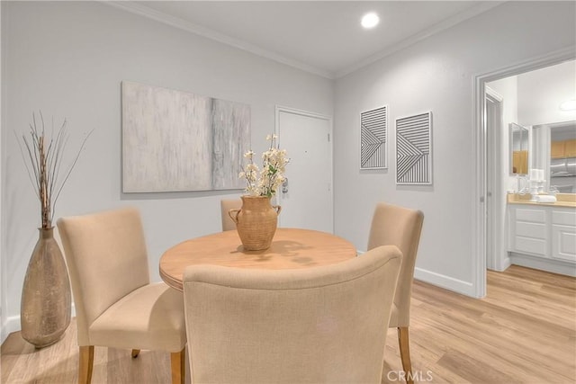 300 N El Molino Ave Unit 118, Pasadena, CA 91101 - dining room with light wood finished floors, crown molding, baseboards, and recessed lighting