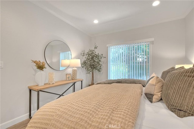 bedroom with crown molding, recessed lighting, and baseboards
