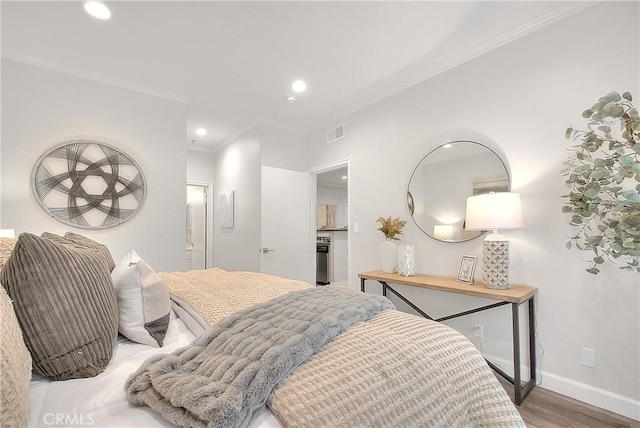 300 N El Molino Ave Unit 118, Pasadena, CA 91101 - bedroom featuring ornamental molding, wood finished floors, baseboards, recessed lighting, and ensuite bathroom