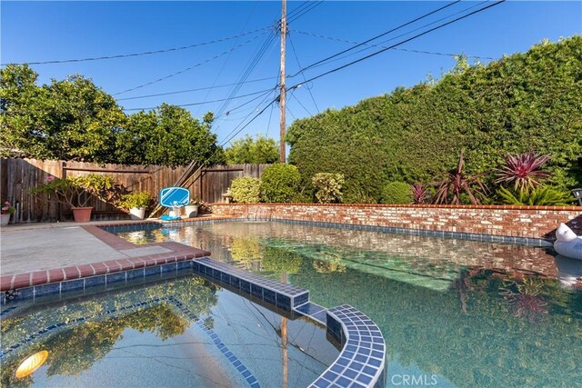 2952 Pemba Dr, Costa Mesa, CA 92626 - view of pool with a pool with connected hot tub and a fenced backyard