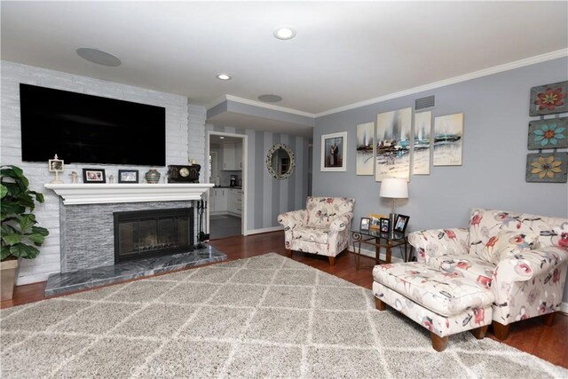 2952 Pemba Dr, Costa Mesa, CA 92626 - living area featuring ornamental molding, wood finished floors, a glass covered fireplace, and baseboards