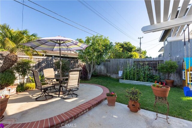 2952 Pemba Dr, Costa Mesa, CA 92626 - view of patio featuring outdoor dining area