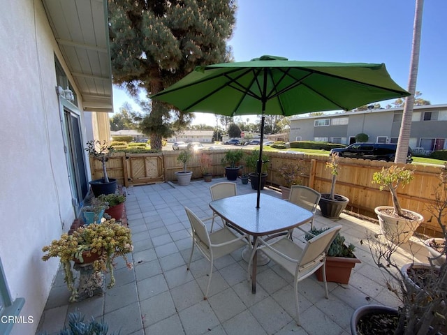 3407 Rexford St, Ventura, CA 93003 - fenced backyard with a patio area, outdoor dining area, and a gate