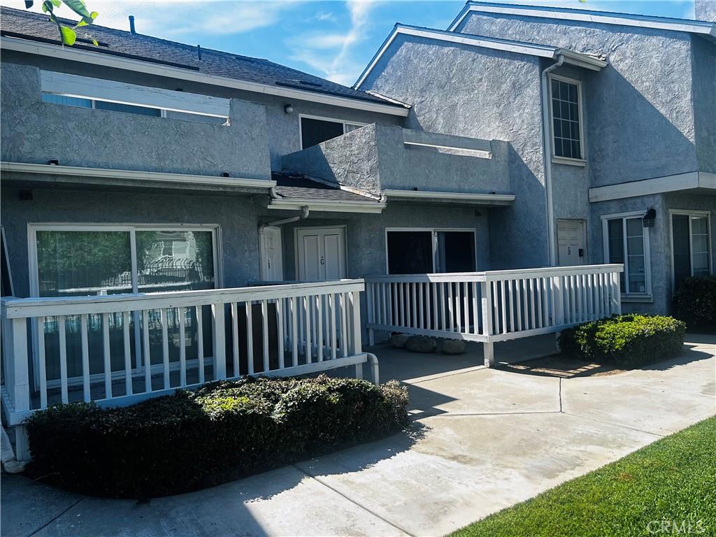 168 W Walnut Ave Unit C, Rialto, CA 92376 - view of front of home with stucco siding