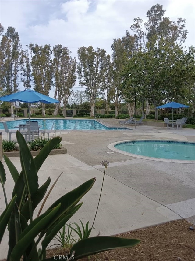 18 Goldenbush, Irvine, CA 92604 - community pool featuring a patio area
