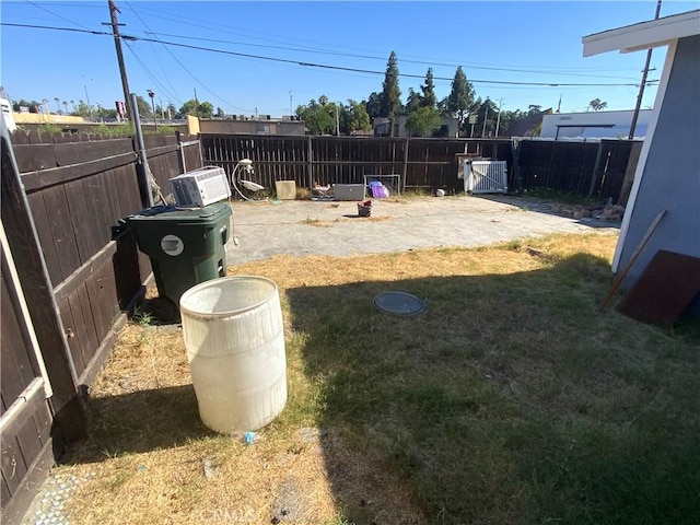 215 W 23rd St, San Bernardino, CA 92405 - fenced backyard with a patio