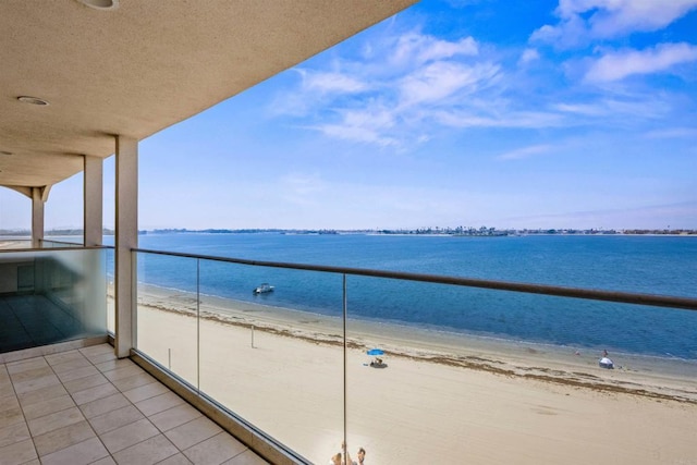 3868 Riviera Dr Unit 4A, San Diego, CA 92109 - balcony featuring view of water and beach