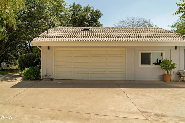 12841 Tree Ranch Rd, Ojai, CA 93023 - garage featuring driveway
