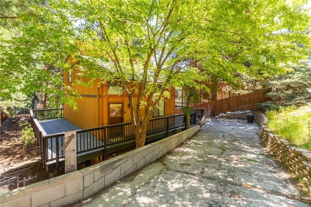 31045 Valley Oak Dr, Running Springs, CA 92382 - view of side of home