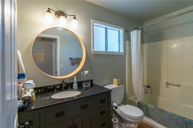 31045 Valley Oak Dr, Running Springs, CA 92382 - full bathroom featuring vanity, shower / bath combination with curtain, and toilet